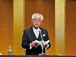 北海道教育大学長 本 間 謙 二